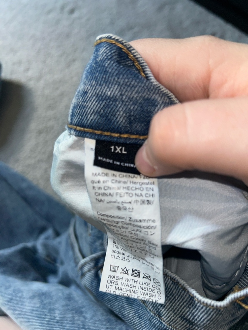 3/$10 Shein Curve Light Blue Acid Wash Mom Jeans - Picture 3 of 3